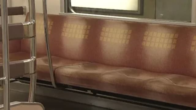 大阪地铁座位有不明液体 男子屁股被灼伤