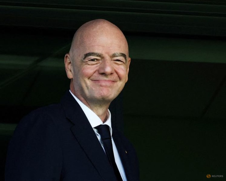 De Laurentiis wanted to 'shoot' Infantino, then applauded his World Cup show