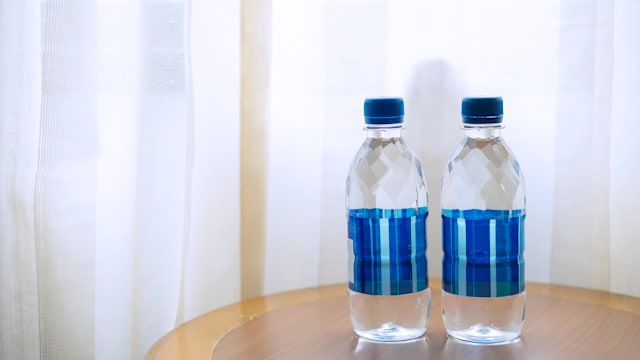 价格太便宜的饮用水，能安心喝吗？