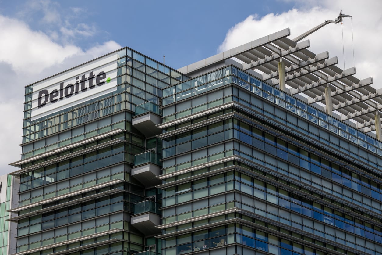 全球四大会计事务所之一传德勤强制港员工拿无薪假- 8world