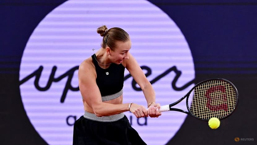 Andreeva fights back to beat Potapova in Linz Open final