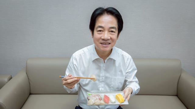 中国大陆暂停进口日本水产品 赖清德晒吃日料照