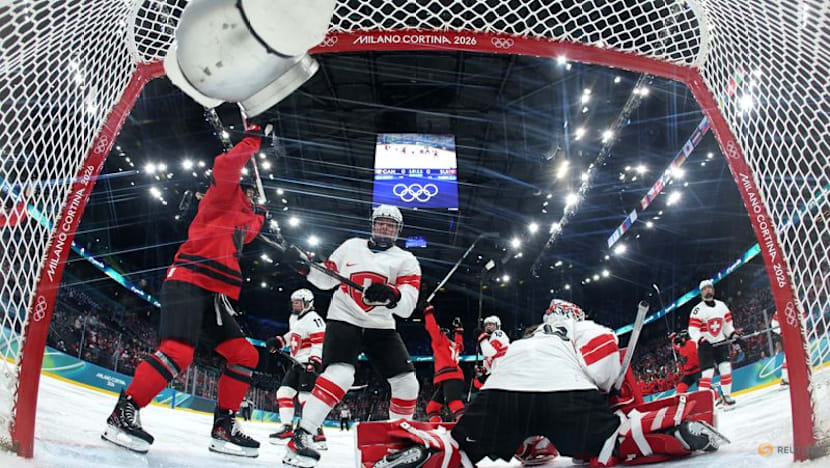 Ice hockey-Poulin powers Canada into women's final with US