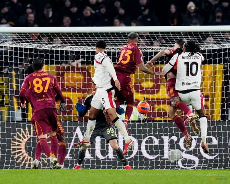 Milan held by Roma to leave Inter five clear at Serie A summit