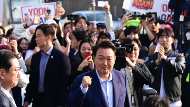 晨光|纸上风云：尹锡悦遭弹劾后 政治抱负未结束