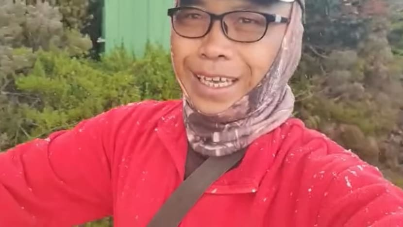 Rare snow at Mount Kinabalu surprises climbers, guides Rare snow at Mount Kinabalu surprises climbers, guides