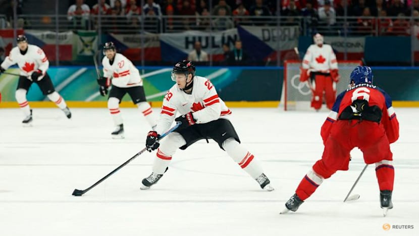 Ice hockey-Canada shut out Czech team in master class men's opener