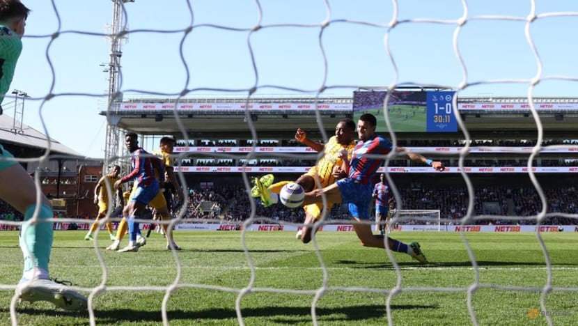 Munoz strike gives nine-man Palace 2-1 win over Brighton