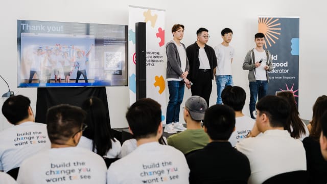 向善编程马拉松 五素人团队开发出助人平台 