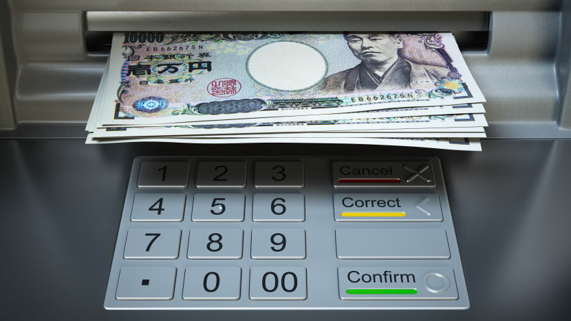 ஜப்பானில் ATM பயன்படுத்தும்போது தொலைபேசியில் பேசத் தடையா? ஜப்பானில் ATM பயன்படுத்தும்போது தொலைபேசியில் பேசத் தடையா?
