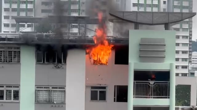 马西岭组屋单位失火 现场传出爆炸声