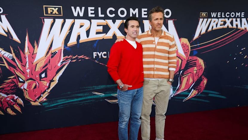 Reynolds and McElhenney spoof “Spygate” to preview Wrexham–Southampton Championship match