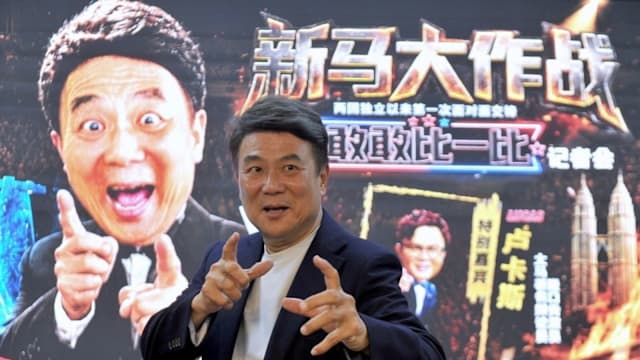 “对不起”　梁志强亲开直播宣布脱口秀延期，7月26日同场地补办！