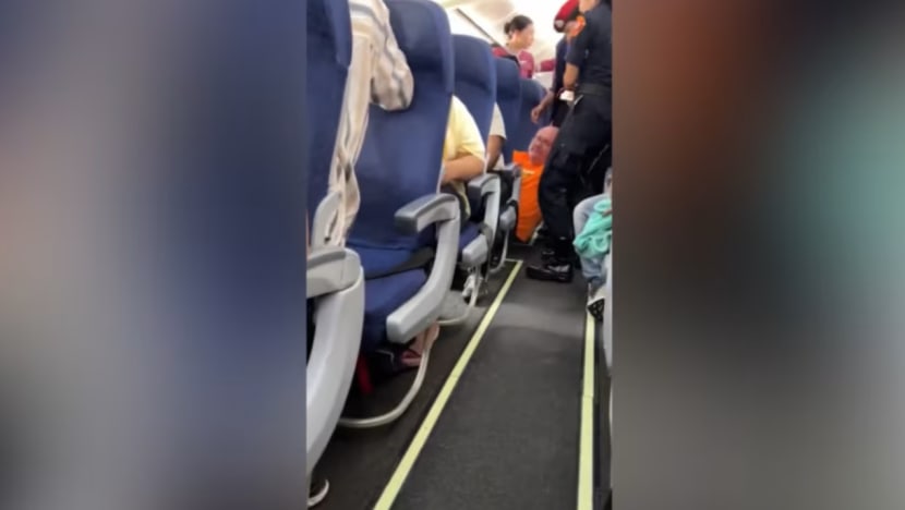 Penumpang Thai Lion Air diheret keluar pesawat setelah berkeras mahu tukar tempat duduk