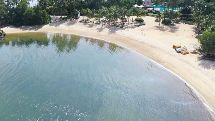 Pantai Palawan di Sentosa dibuka semula susuli pembersihan tumpahan minyak
