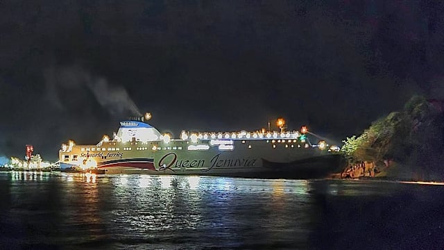 韩国客轮触礁搁浅 涉事领航员和掌舵人被拘留