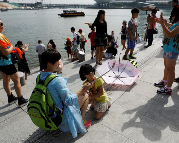 Tourist arrivals, spending rebound to hit record high in 2016