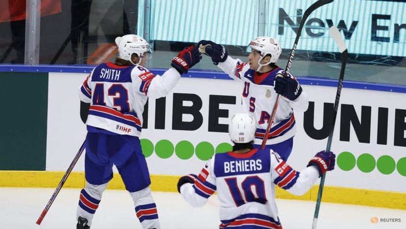 Ice hockey-US beat holders Czech Republic at worlds, Canada overpower Sweden
