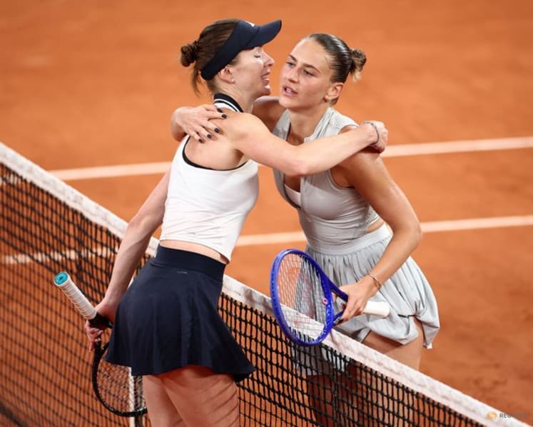Kostyuk comes out on top in all-Ukrainian match to reach last four in Paris