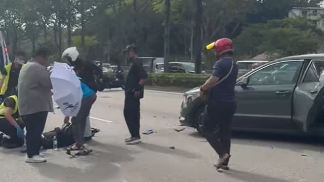 泛岛快速公路车祸 摩托车骑士送院