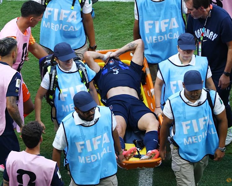 Uruguay's Ugarte suffers serious knee injury at World Cup
