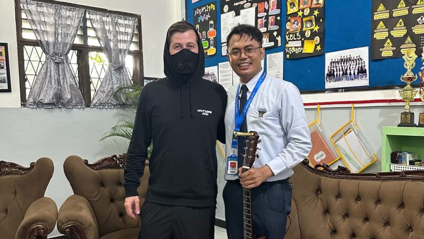 Rela terbang 28 jam dari New York ke Medan, Alan Walker kunjungi siswa dan guru SMA viral