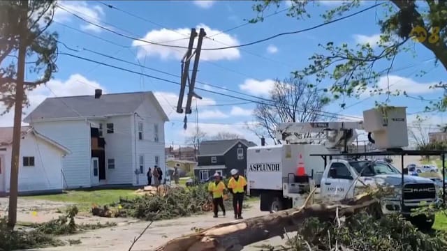 美国中西部多州遭龙卷风侵袭 房屋与基建受损所幸无人伤亡