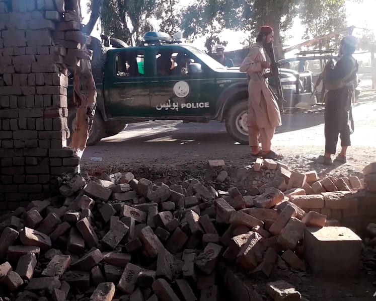 Roadside bombing targets Taliban, kills Afghan civilians 