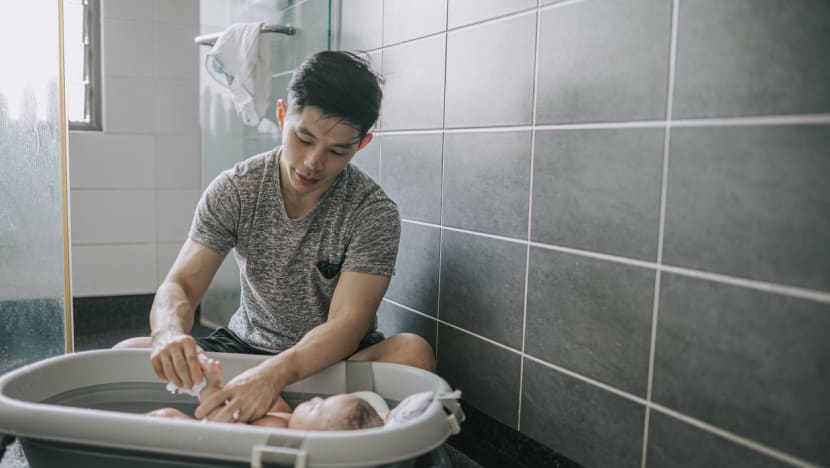 Sudah saatnya para ayah berperan lebih besar dalam pengasuhan anak Sudah saatnya para ayah berperan lebih besar dalam pengasuhan anak