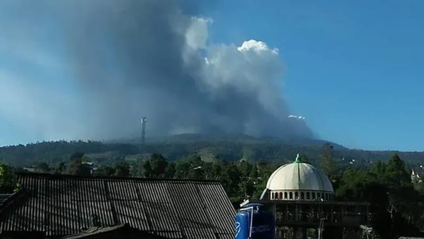 Tangkuban Perahu di Bandung meletus