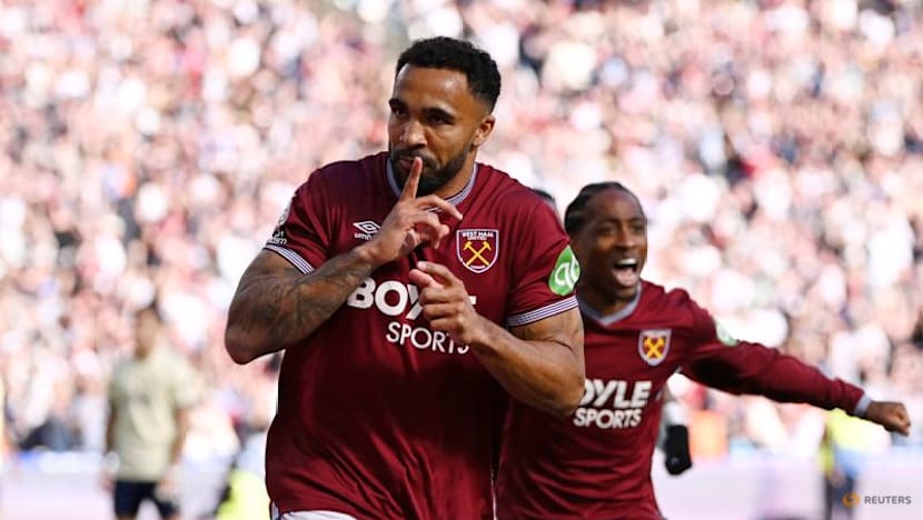 Arsenal reclaim top spot as Tottenham and West Ham both win