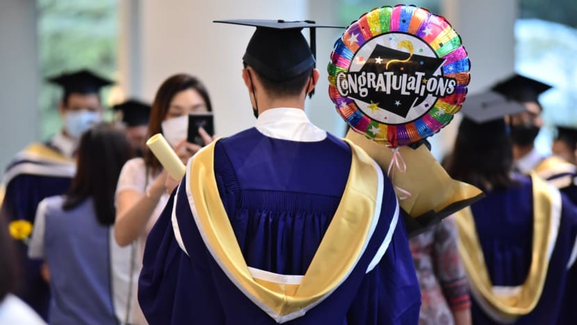 More fresh graduates found permanent full-time jobs in 2021; sharp fall in part-time, temporary employment 