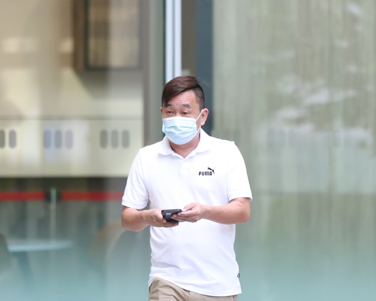 Drunk vegetable supplier exposed himself, pointed middle finger at auxiliary cops, safe-distancing ambassadors