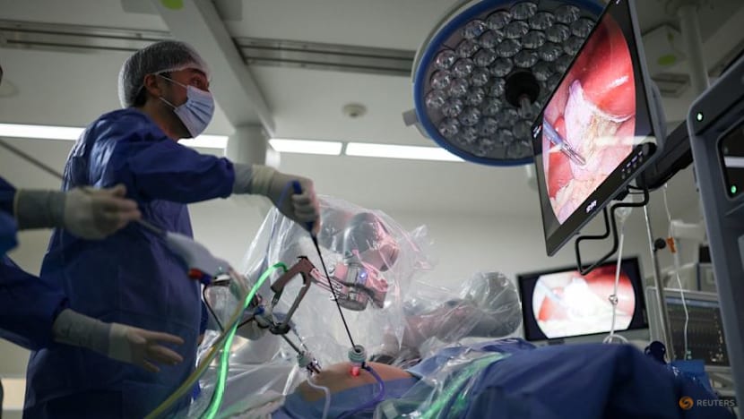 AI-guided cameras make solo surgery possible in step towards surgical automation