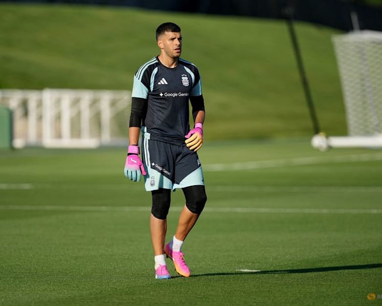 Man City sign goalkeeper Rulli from Marseille