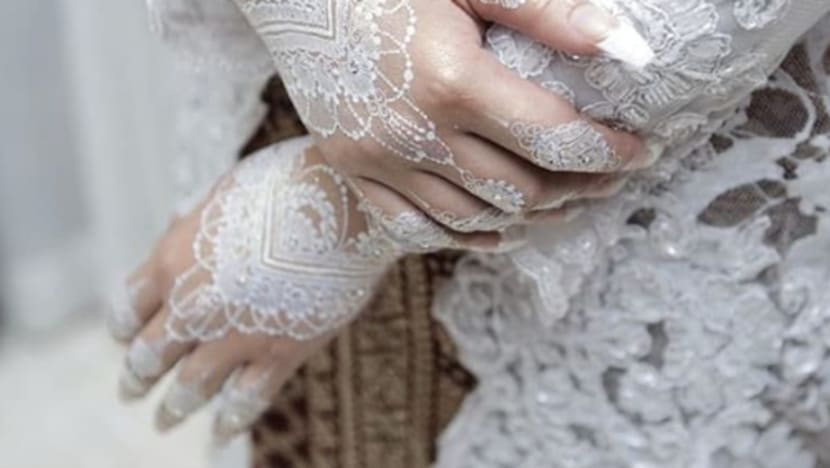 Bakal pengantin petik gambar kahwin sendiri; tunang maut dalam nahas Lion Air