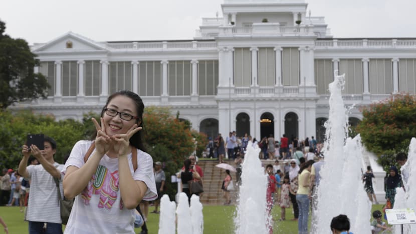 15,000 attend Deepavali festivities at the Istana despite afternoon showers