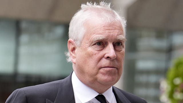 英国安德鲁王子被褫夺尊号 需搬离王室居所 英国安德鲁王子被褫夺尊号 需搬离王室居所