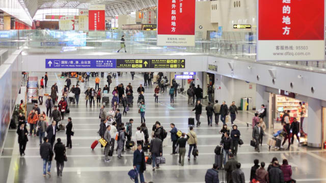 关税战导致两国关系紧绷 中国发布赴美旅游风险提示