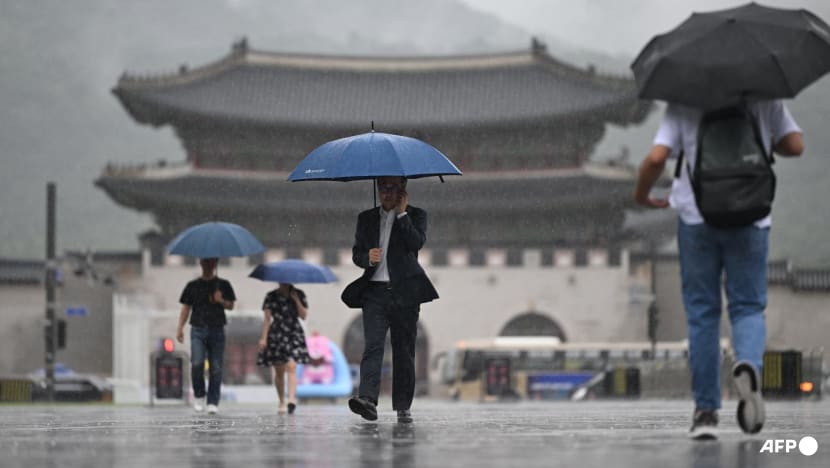 South Korea monsoon rains spur evacuations, disrupt flights South Korea monsoon rains spur evacuations, disrupt flights