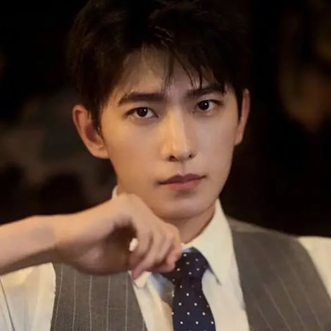 杨洋遭网红影射与富婆在酒店“亲密接触”，工作室11分钟火速回击！