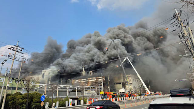 韩国大田汽车零件工厂火灾 已造成10死59伤