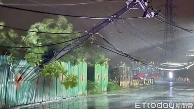 台风丹娜丝袭台 2人死亡334人受伤