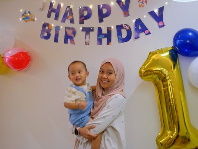 One year of breastfeeding challenges as a first-time mum: Night feeds, immense joy and mastitis