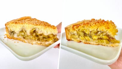 Dona Manis Cake Shop Vs Auntie Peng Banana Pie - Which One Is Better? 
