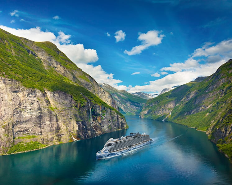 Exploring Iceland by sea on Norwegian Prima’s Northern Europe cruise