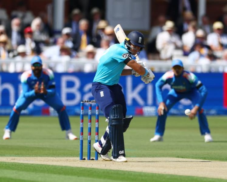 England's Bethell to miss The Hundred with knee injury