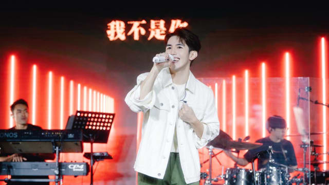 海蝶音乐再度打造实力派创作歌手，默默耕耘12年，李泓伸终于发片了