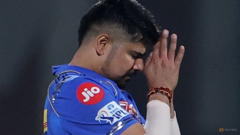 Delhi's unbeaten IPL run ends after a hat-trick of run-outs v Mumbai