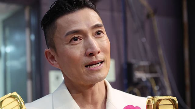 香港视帝陈山聪动眼部手术，发“独眼”照惹担忧